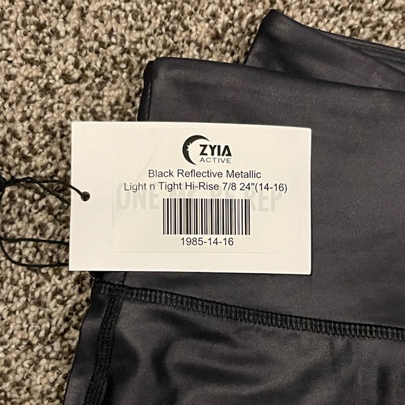 NWT Zyia Active Black Reflective Metallic Light n Tight Hi-Rise 7/8 24” Leggings - Picture 2 of 2